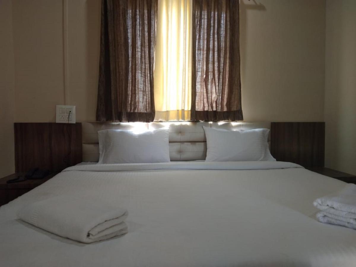 Hotel Krishna Exotica 艾哈迈德讷格尔 外观 照片
